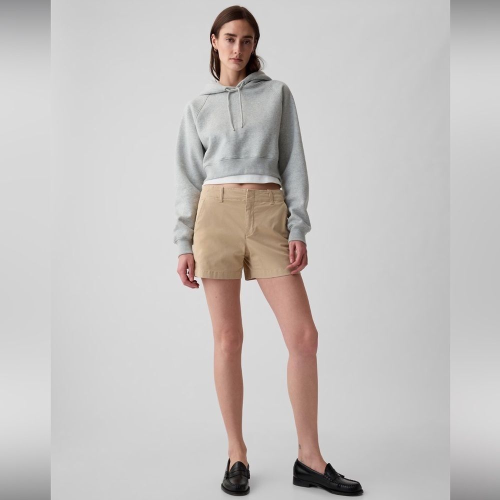 Gap 4” Downtown Khaki Shorts